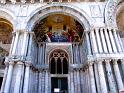nic058_Een van de portalen van de San Marco. De Doge en de burgers van Venetie ontvangen het lichaam van de Heilige Marcus